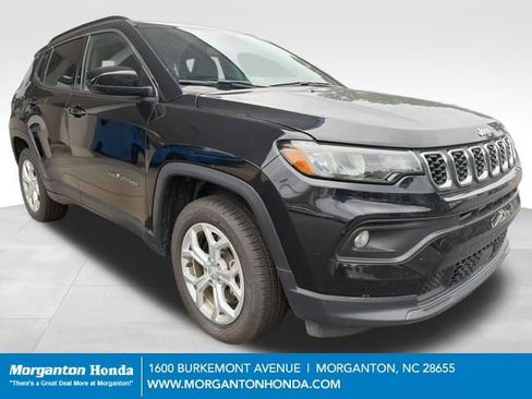 Used 2024 Jeep Compass Latitude AWD/4WD image 1