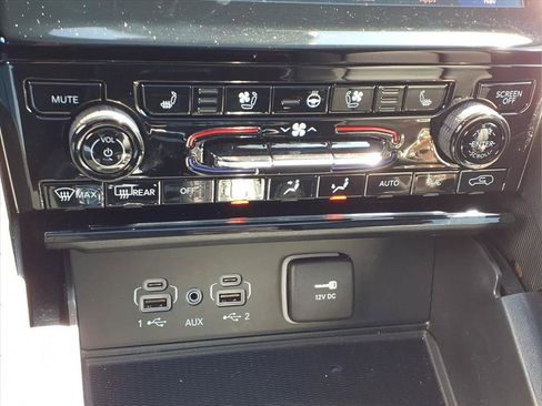 Used 2025 Jeep Grand Cherokee Limited w/ Luxury Tech Group II AWD/4WD image 25