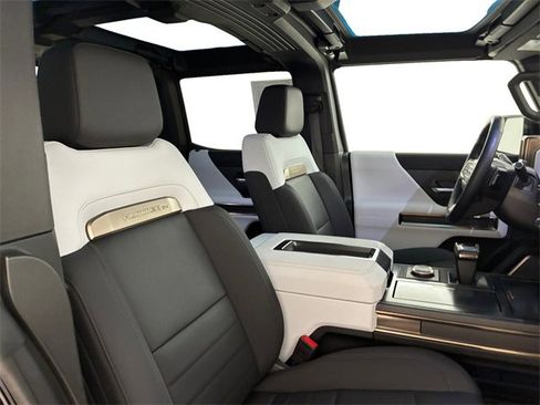 Used 2024 GMC Hummer EV 2X w/ LPO, Illumination Package image 13