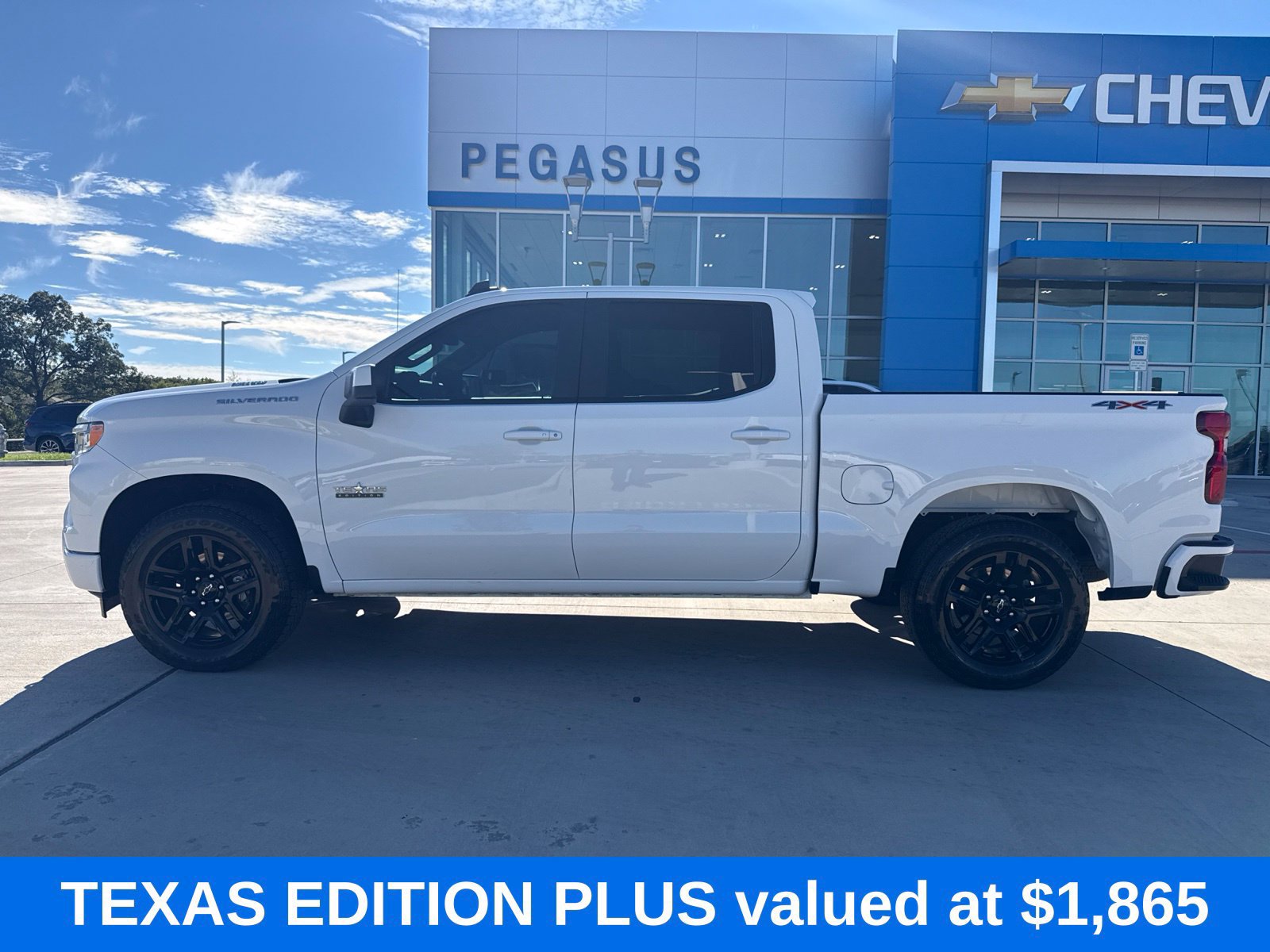 Used 2025 Chevrolet Silverado 1500 RST w/ Texas Edition Plus AWD/4WD image 2