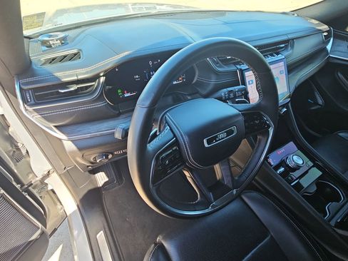 Used 2021 Jeep Grand Cherokee L Overland w/ Luxury Tech Group IV AWD/4WD image 14
