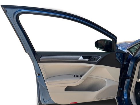 Used 2021 Volkswagen Golf 4-Door image 21