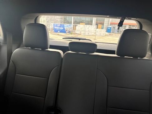 Used 2024 Chevrolet Traverse LT w/ Enhanced Driving Package image 24