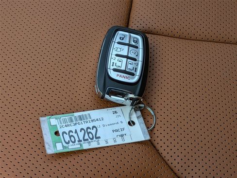 New 2026 Chrysler Pacifica Pinnacle w/ Trailer Tow Group AWD/4WD image 17