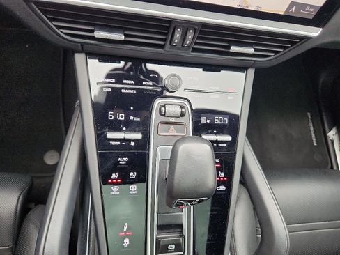 Used 2020 Porsche Cayenne Turbo image 15