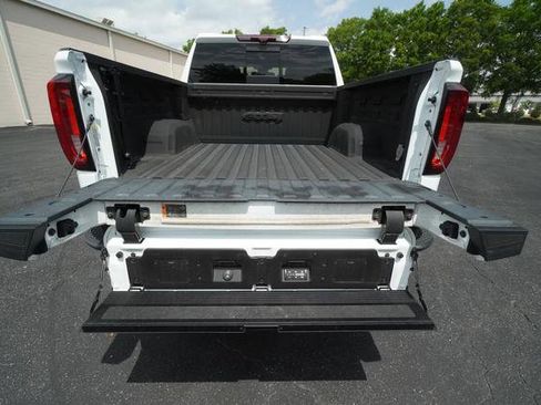 Used 2023 GMC Sierra 1500 AT4 w/ AT4 Premium Package AWD/4WD image 12
