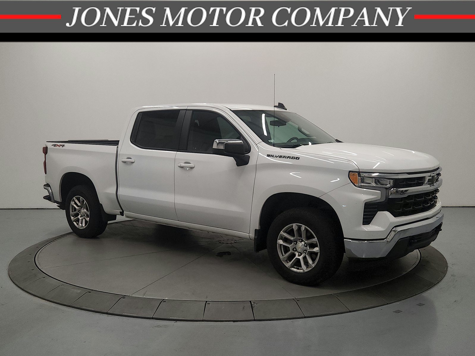 Used 2024 Chevrolet Silverado 1500 LT AWD/4WD image 1