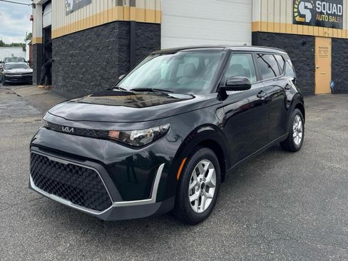 Used 2023 Kia Soul LX w/ LX Technology Package FWD image 1