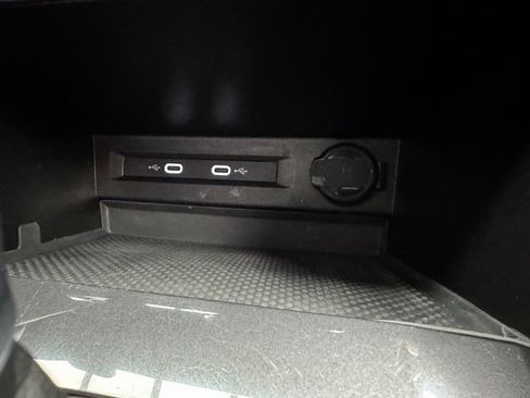 Used 2022 Volkswagen Tiguan S image 19