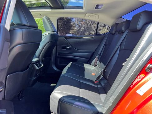 Used 2019 Lexus ES 350 w/ Premium Package FWD image 18