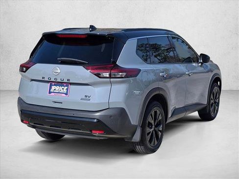 Used 2023 Nissan Rogue SV w/ SV Premium B Package image 5