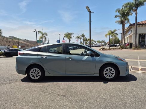 Used 2016 Toyota Prius Two FWD image 6