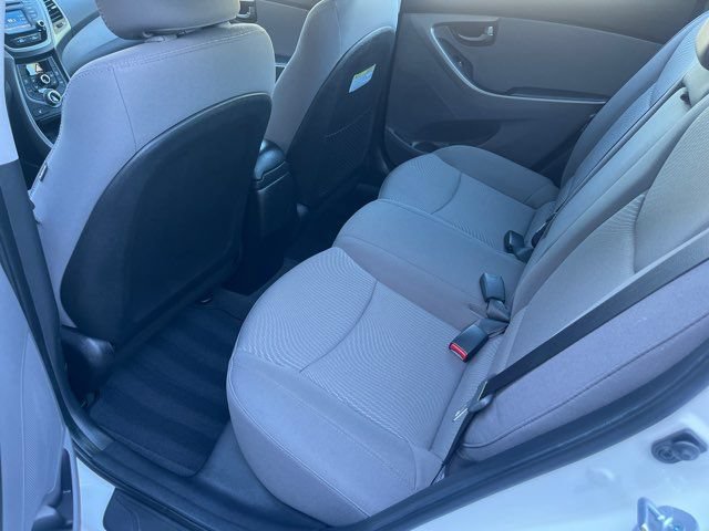 Used 2014 Hyundai Elantra SE w/ Option Group 02 FWD image 6