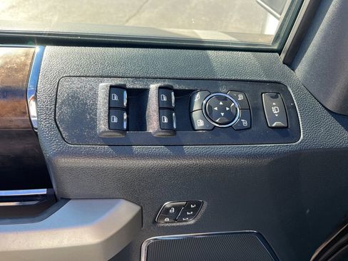 Used 2022 Ford F450 Lariat w/ Lariat Value Package image 17