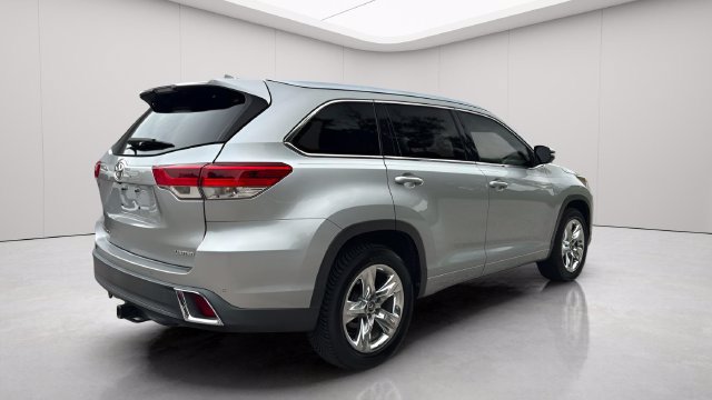 Used 2018 Toyota Highlander Limited Platinum FWD image 4
