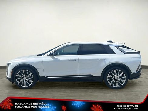 Certified 2025 Cadillac Lyriq Luxury AWD/4WD image 3