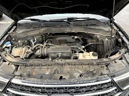 Used 2020 Ford Explorer XLT w/ Equipment Group 202A AWD/4WD image 31
