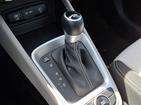 Used 2025 Hyundai Venue SEL image 14