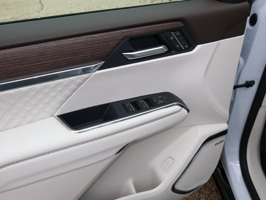 New 2027 GMC Acadia Denali w/ Denali Reserve Package FWD image 11