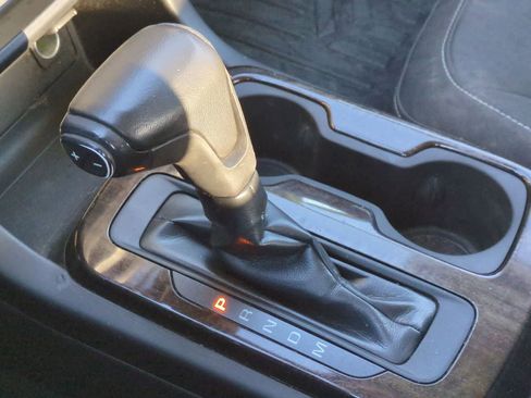 Used 2015 GMC Canyon SLE image 32