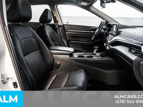 Used 2025 Nissan Altima 2.5 SV FWD image 19