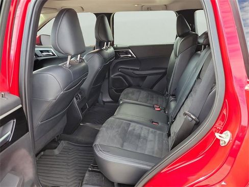 Used 2024 Mitsubishi Outlander image 11
