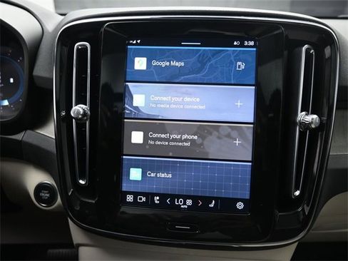 Used 2023 Volvo XC40 B5 Plus w/ Protection Package Premier image 11