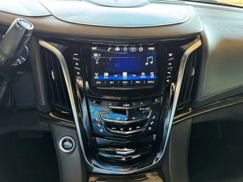 Used 2019 Cadillac Escalade Platinum image 14