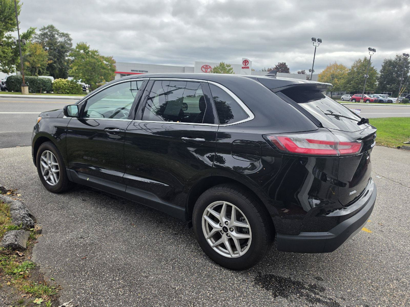 Used 2024 Ford Edge SEL AWD/4WD image 8