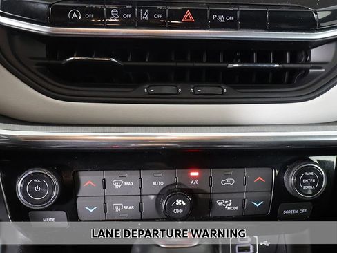 Used 2023 Jeep Compass Limited AWD/4WD image 5