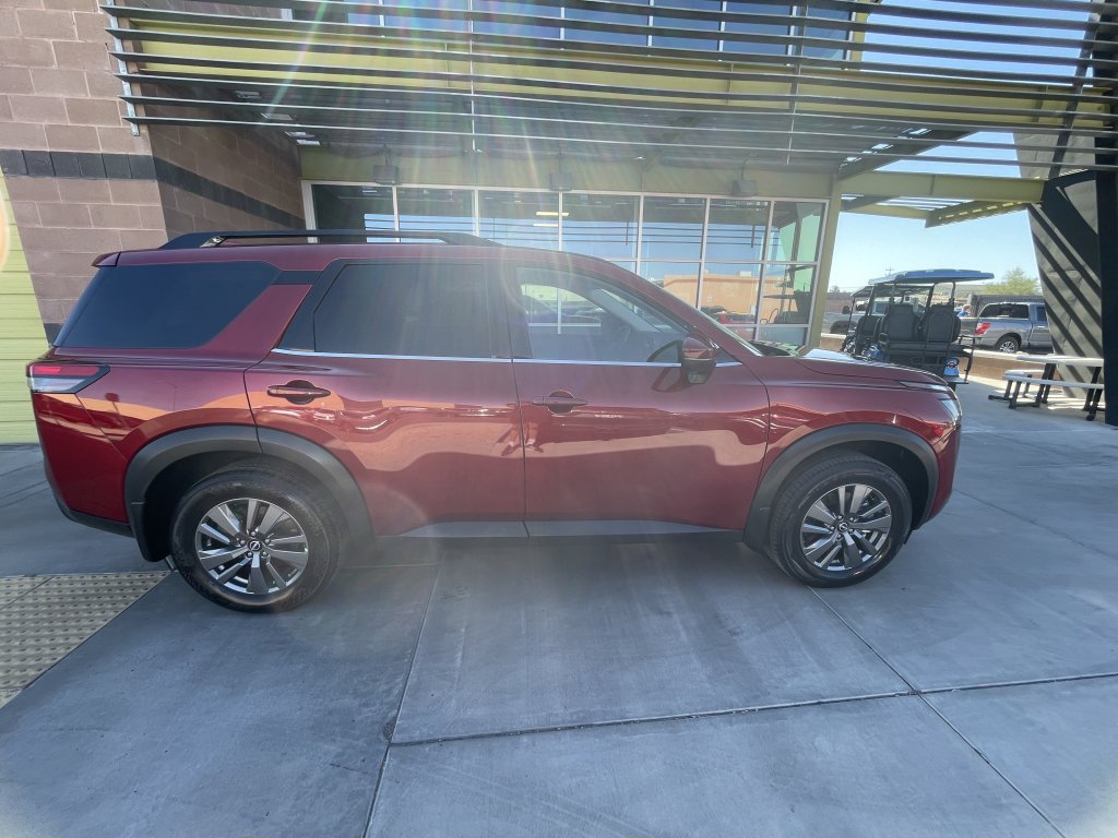 Used 2024 Nissan Pathfinder SV w/ Lighting Package (N92) FWD image 6