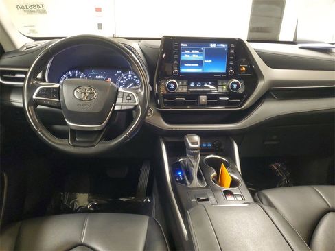 Used 2022 Toyota Highlander XLE image 10