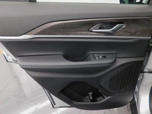 Used 2025 Jeep Grand Cherokee Limited image 33