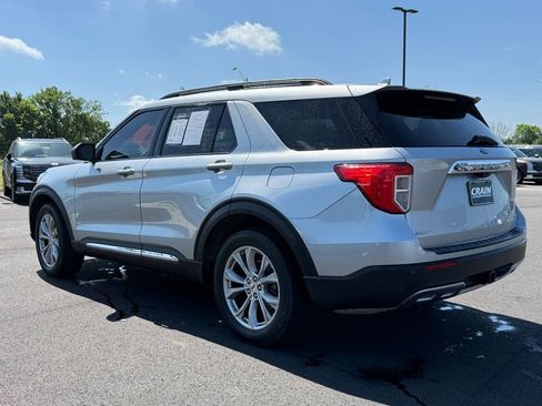 Used 2020 Ford Explorer XLT w/ Equipment Group 202A AWD/4WD image 7