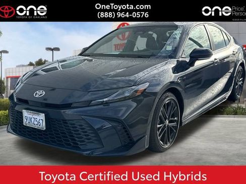 Certified 2025 Toyota Camry SE image 1