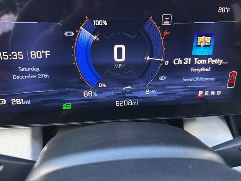 Used 2025 Chevrolet Equinox EV LT image 27