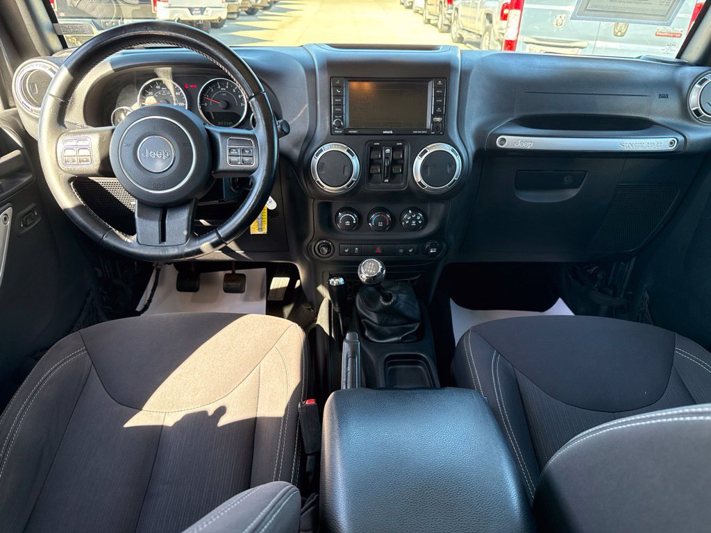 Used 2017 Jeep Wrangler Unlimited Sahara w/ Connectivity Group AWD/4WD image 39