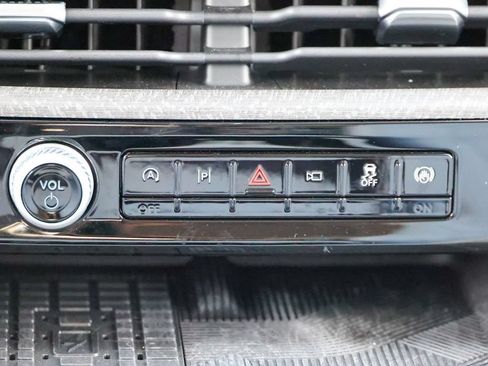 Used 2025 Ford Explorer Platinum w/ Ultimate Package AWD/4WD image 8