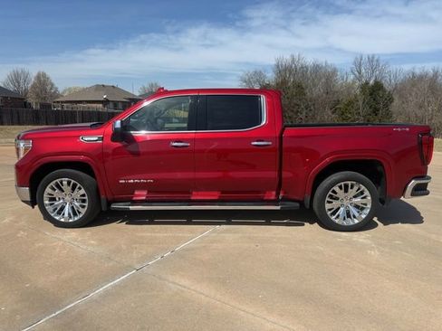 Used 2022 GMC Sierra 1500 SLT image 2