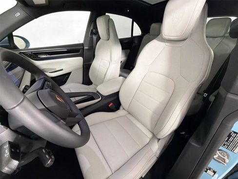 Used 2026 Porsche Macan Electric RWD image 5