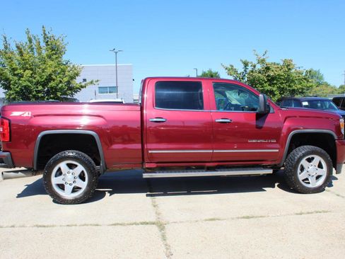 Used 2015 GMC Sierra 2500 Denali w/ Duramax Plus Package AWD/4WD image 9