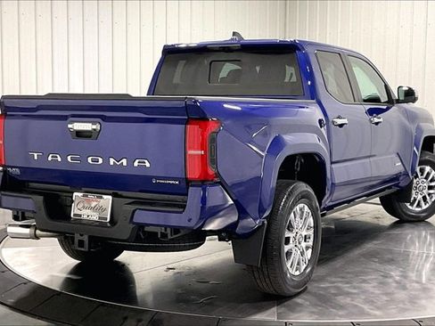 Used 2025 Toyota Tacoma Limited image 7