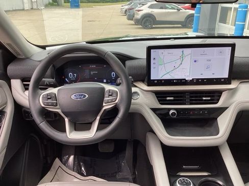 Used 2025 Ford Explorer Active w/ Active Comfort Package AWD/4WD image 19