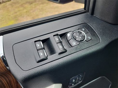 Used 2017 Ford F150 Lariat image 19