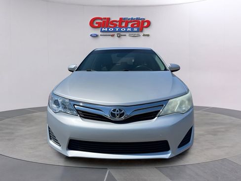 Used 2014 Toyota Camry LE FWD image 2