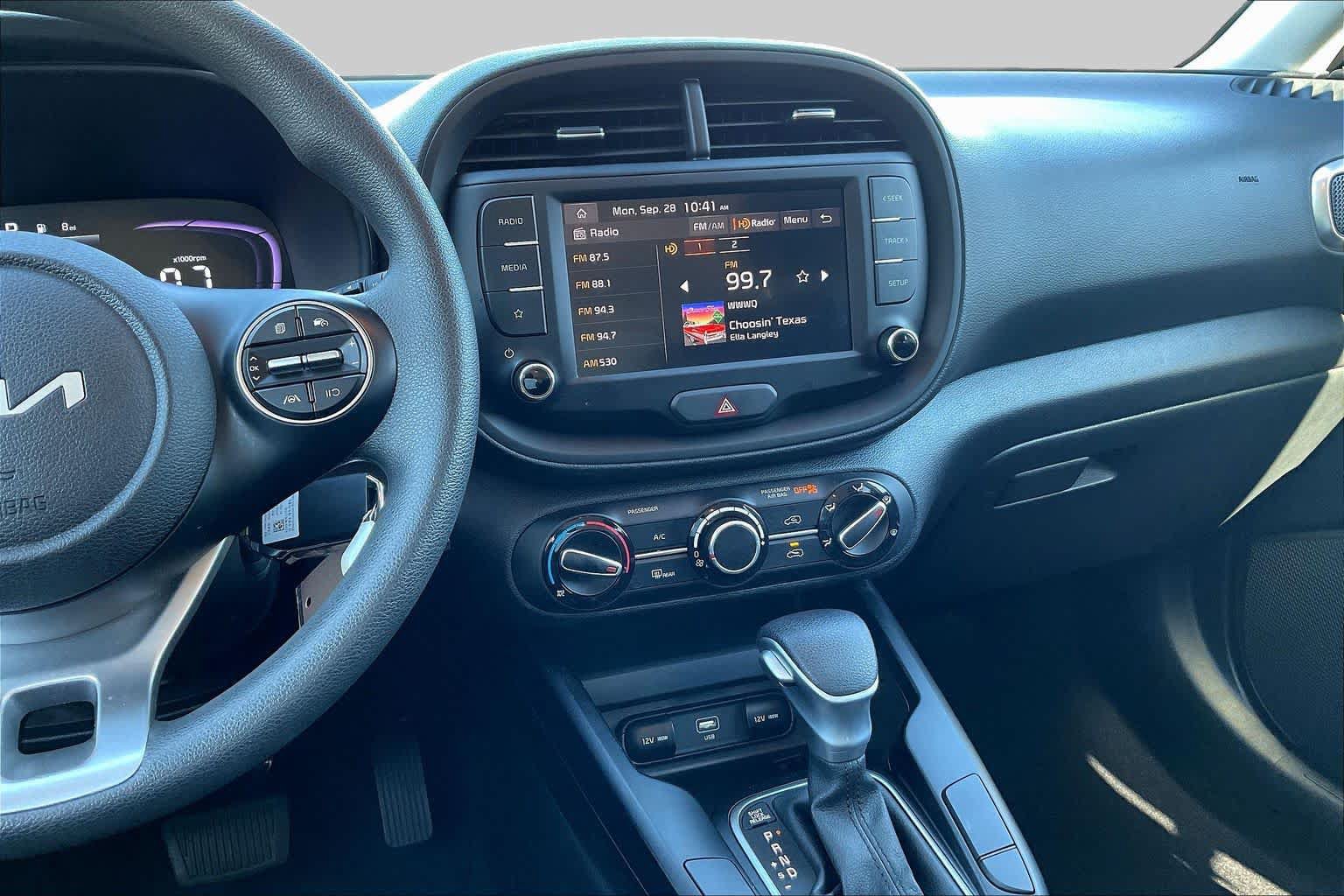 Used 2025 Kia Soul LX FWD image 7