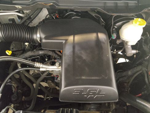 Used 2017 RAM 1500 Classic SLT AWD/4WD image 30