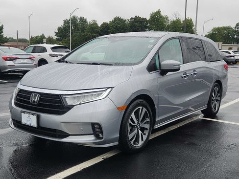 Used 2024 Honda Odyssey Touring image 3
