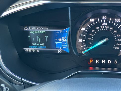 Used 2017 Ford Fusion SE w/ Fusion SE Technology Package image 29