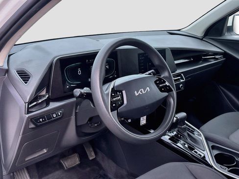 Used 2025 Kia Niro LX FWD image 9
